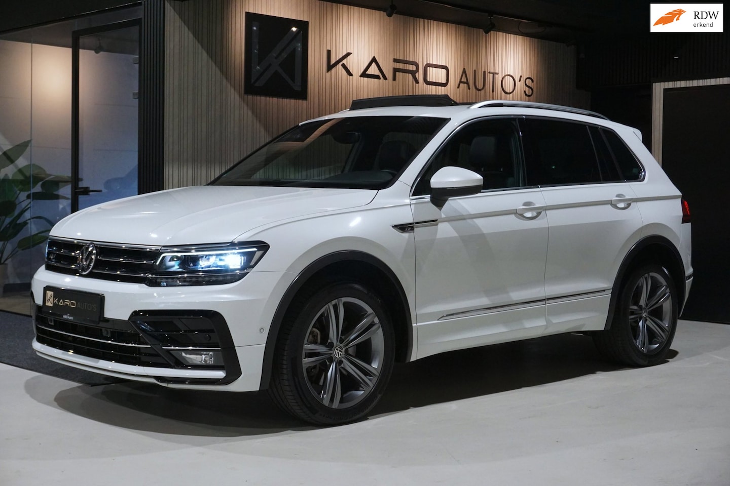 Volkswagen Tiguan - 2.0 TSI 4M R-line 220PK Pano Carplay Camer - AutoWereld.nl