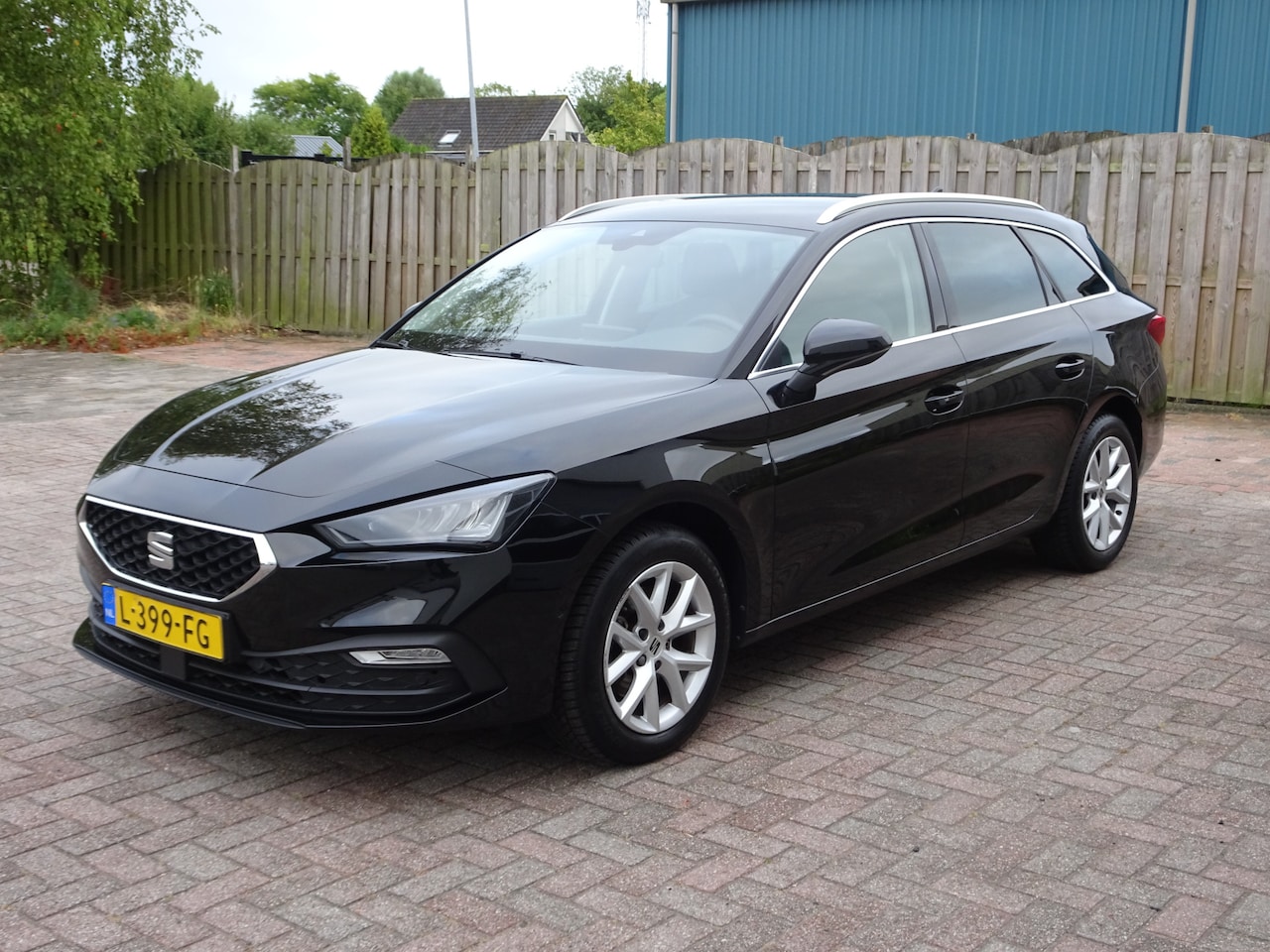 SEAT Leon Sportstourer - 1.0 TSI Style Launch Edition Automatische airco, navigatie, parkeersensoren voor en achter - AutoWereld.nl
