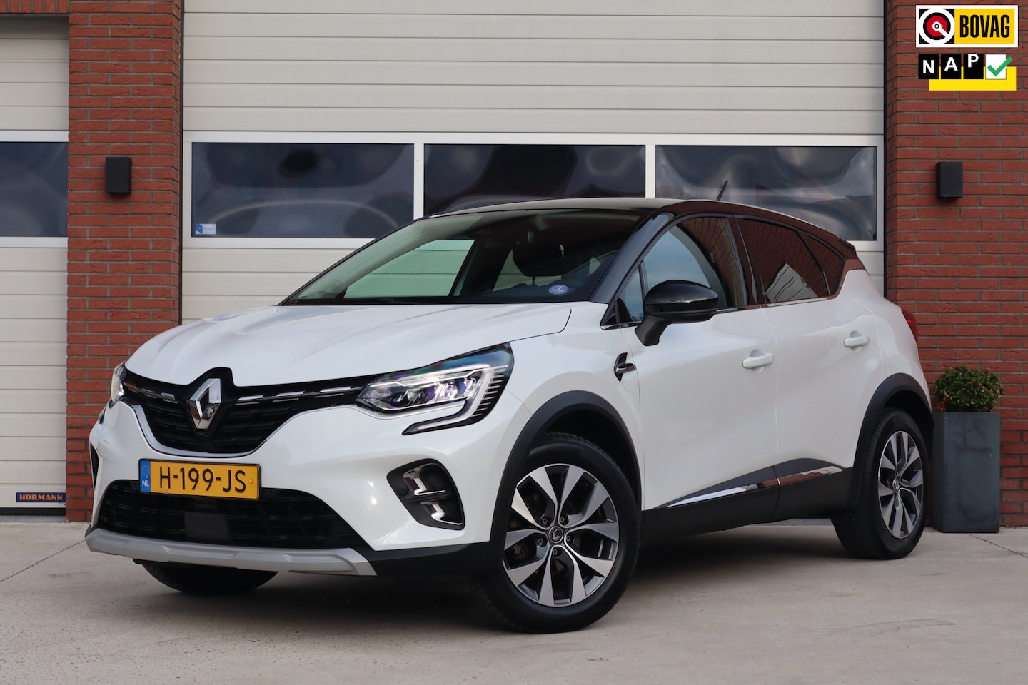 Renault Captur - 1.0 TCe 100 Intens Two Tone - Trekhaak - Half leder - LED - Virtual - Camera - Climate - P - AutoWereld.nl