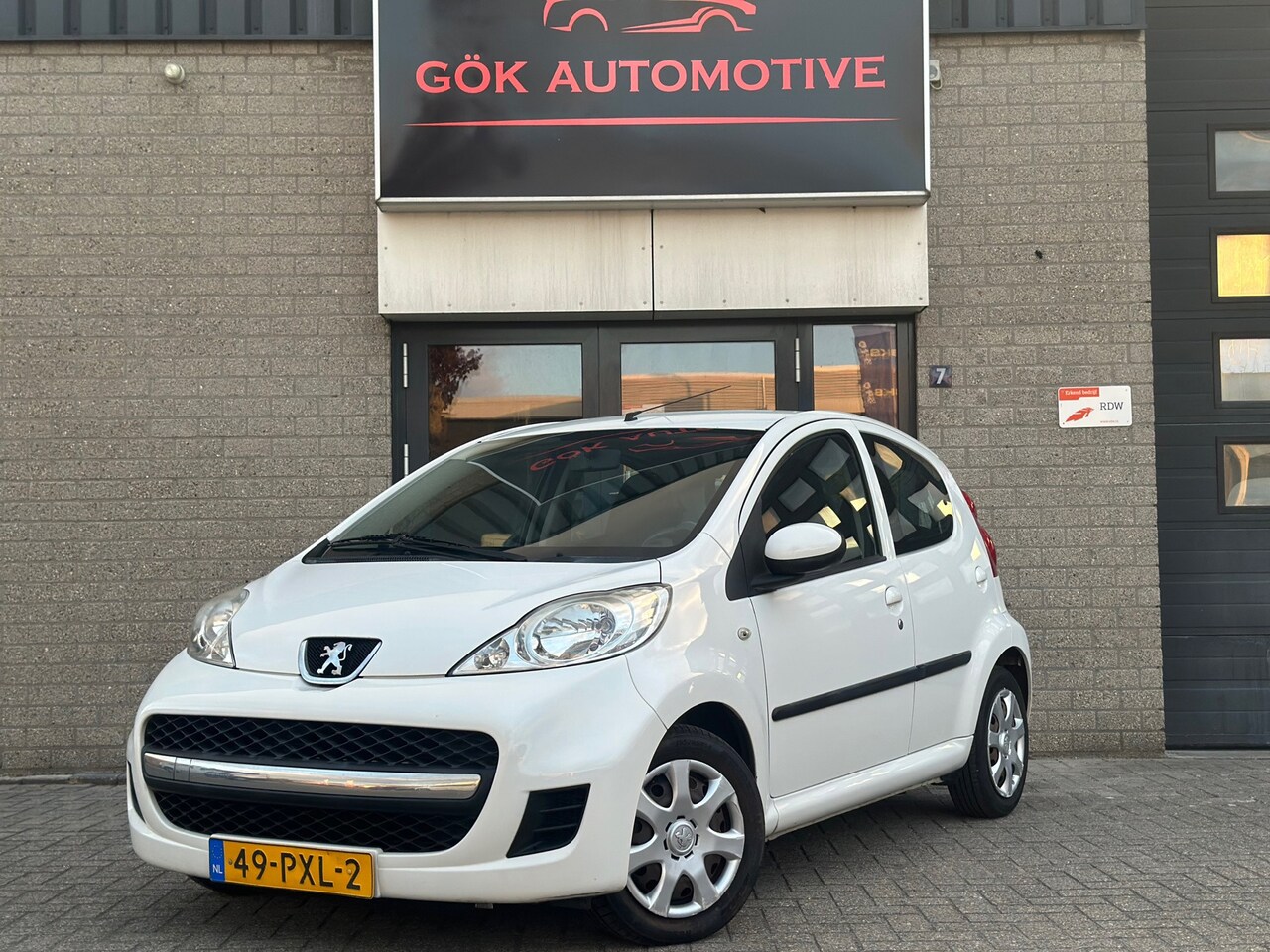 Peugeot 107 - 1.0-12V Millesim 200 / Airco / 5 Deurs / NAP / 2De Eigenaar - AutoWereld.nl