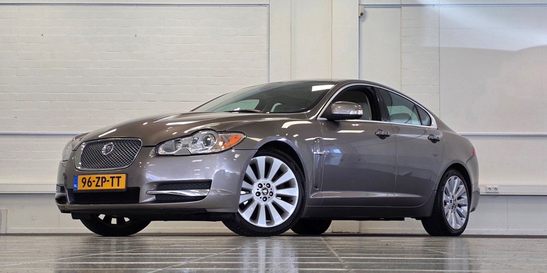 Jaguar XF - 3.0 V6 Premium Luxury 3e Eigenaar Xenon Winterpakket Mooi! - AutoWereld.nl