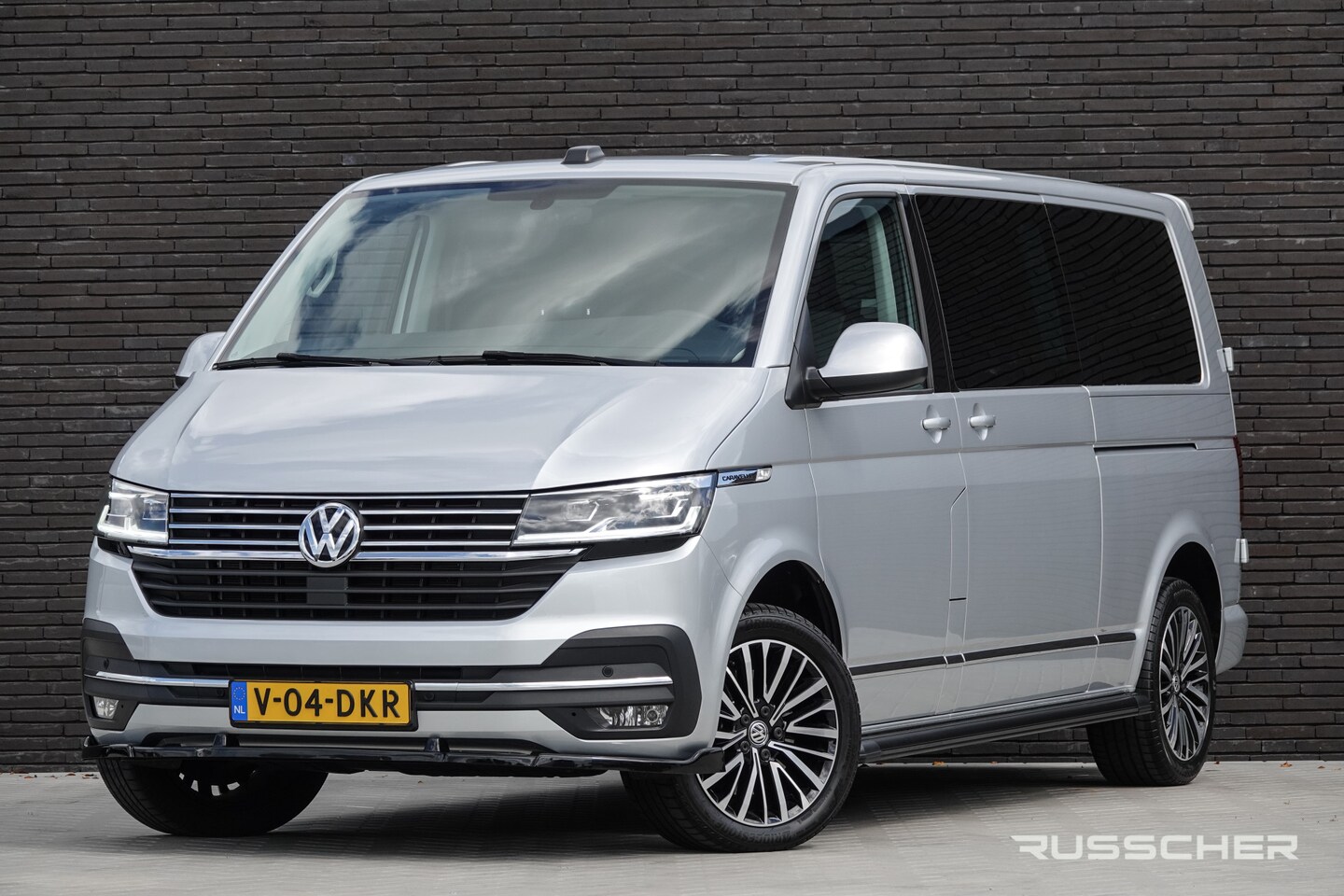 Volkswagen Transporter Caravelle - | L2H1 | 2.0Tdi 204Pk Aut. | Dubbele Cabine | 5-Persoons | Spoilerpack | Treeplanken | 18' - AutoWereld.nl