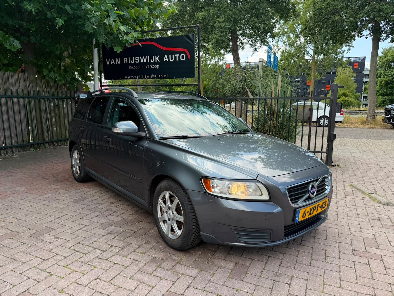 Volvo V50 - 1.6 D2 S/S Momentum Nav Clima DPF FULL - AutoWereld.nl