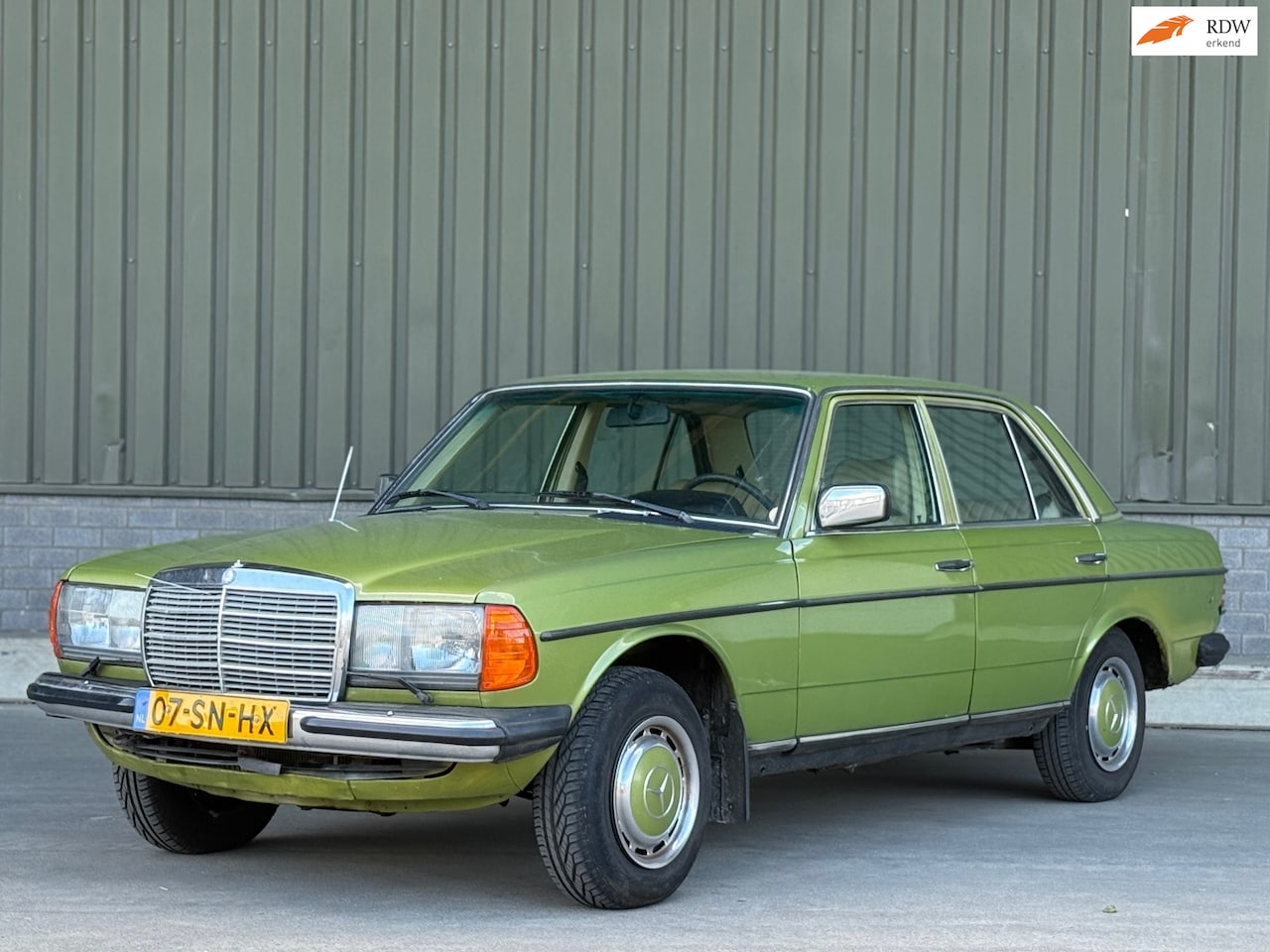 Mercedes-Benz 200-280 (W123) - 300 D 5 cyl. / Airco / 2 jaar apk - AutoWereld.nl