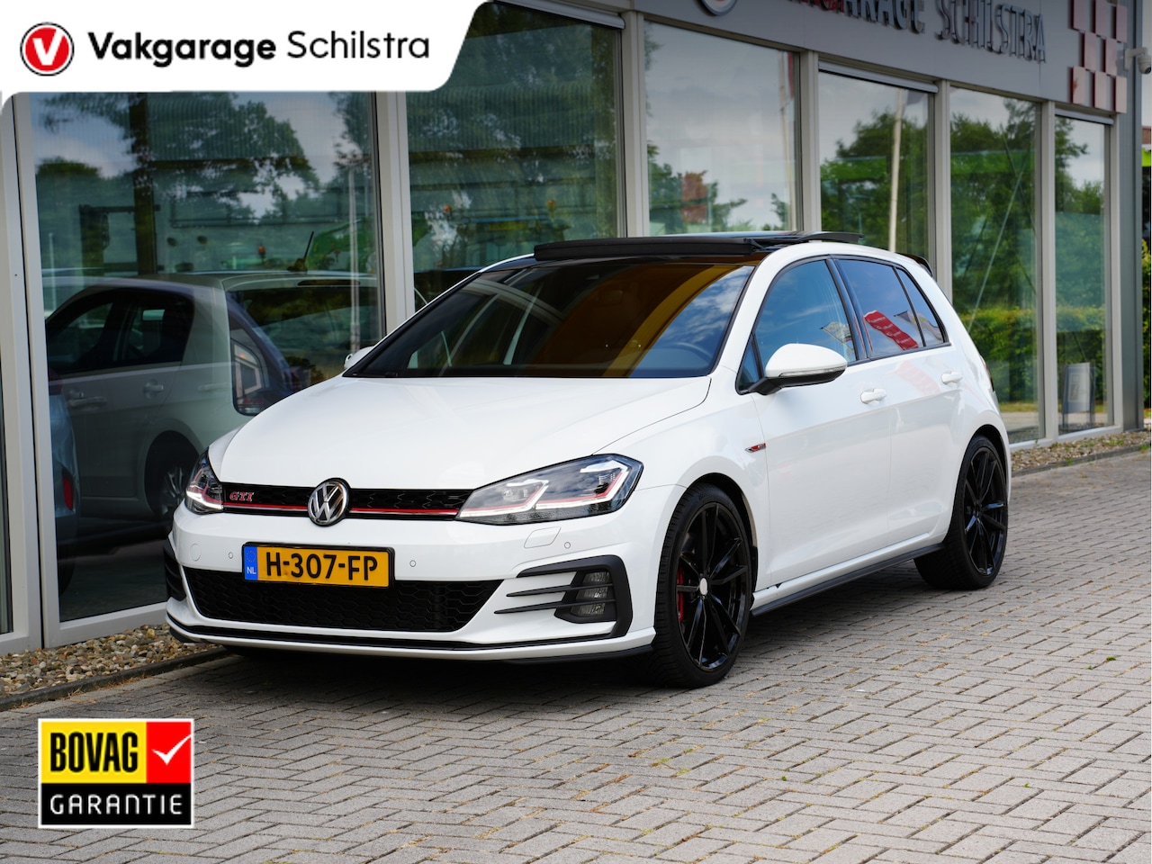Volkswagen Golf - 2.0 TSI GTI Performance | Panoramadak | BearLock Anti-diefstal | Maxton Design Kit | - AutoWereld.nl