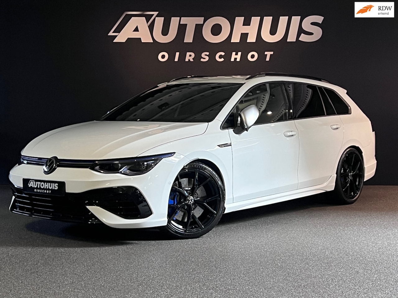 Volkswagen Golf Variant - 2.0 TSI R 4Motion/ IQ Lights/ Keyless/ Blind Spot/ Kuipstoelen/ Alcantara Dak/ Side Assist - AutoWereld.nl