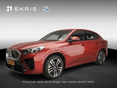 BMW iX2 - xDrive30 | M-Sportpakket | LED | Leder | Navigatie | Sportstoelen | Stoelverwarming | Shad
