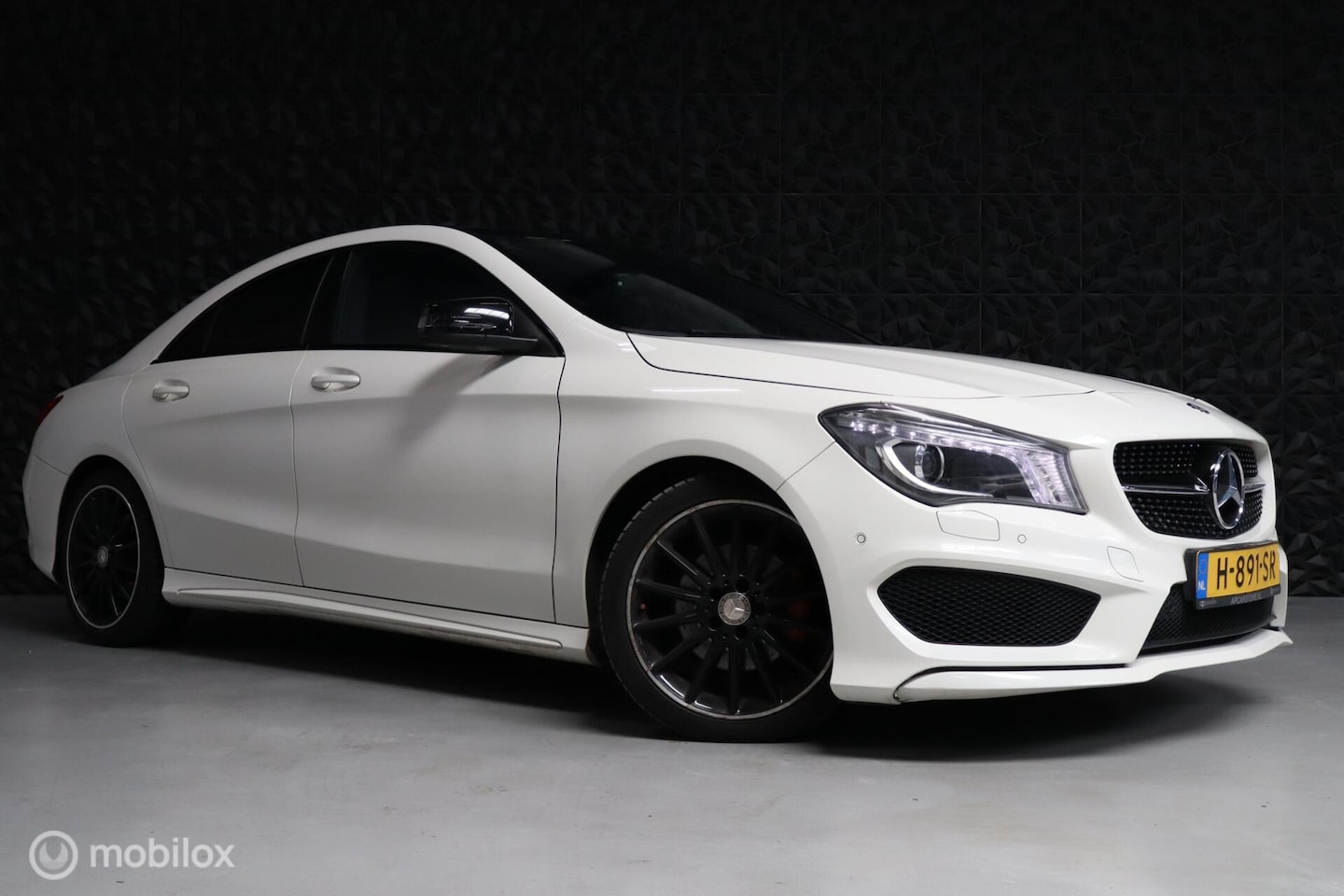 Mercedes-Benz CLA-Klasse - 180 Ambition AMG-Line | Pano | Sfeer | - AutoWereld.nl
