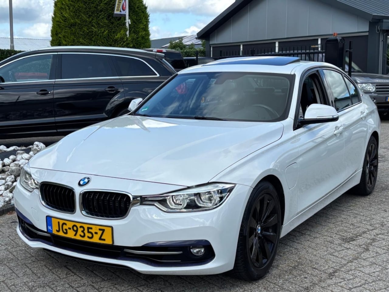 BMW 3-serie - 330e Sport Sedan 2016 Wit Schuifdak Leer NL Auto - AutoWereld.nl