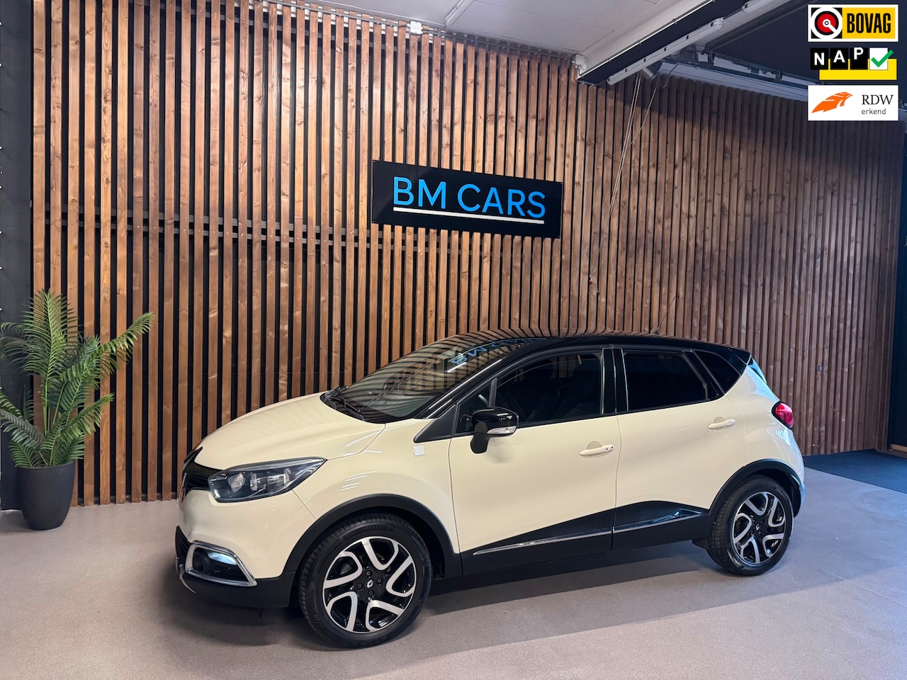 Renault Captur - 0.9 TCe Helly Hansen Camera, Trekhaak, Navi - AutoWereld.nl
