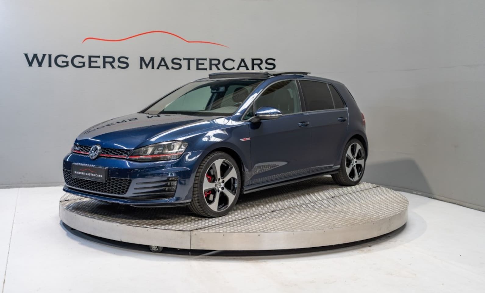 Volkswagen Golf - 2.0 TSI GTI Automaat , Panodak, Keyless, 18 Inch, Standkachel, Prachtige auto! - AutoWereld.nl