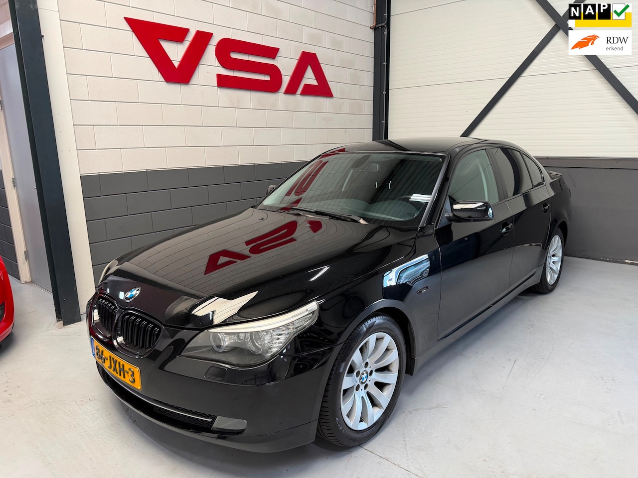 BMW 5-serie - 520i Corporate Lease Business Line Edition I|Carplay|NL auto|NAP|Leer|All-in - AutoWereld.nl