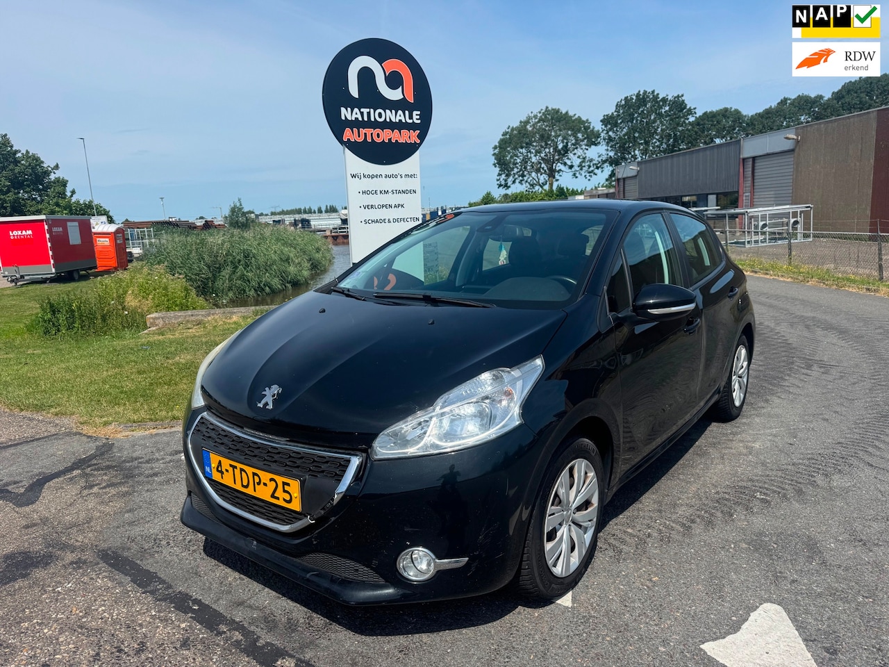 Peugeot 208 - | 2014 | 1.2 VTi Envy | Export en Handel - AutoWereld.nl