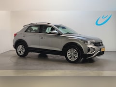 Volkswagen T-Roc - 1.5 TSI 150pk DSG Life Navigatie Trekhaak Parkeersensoren App-Connect DAB+