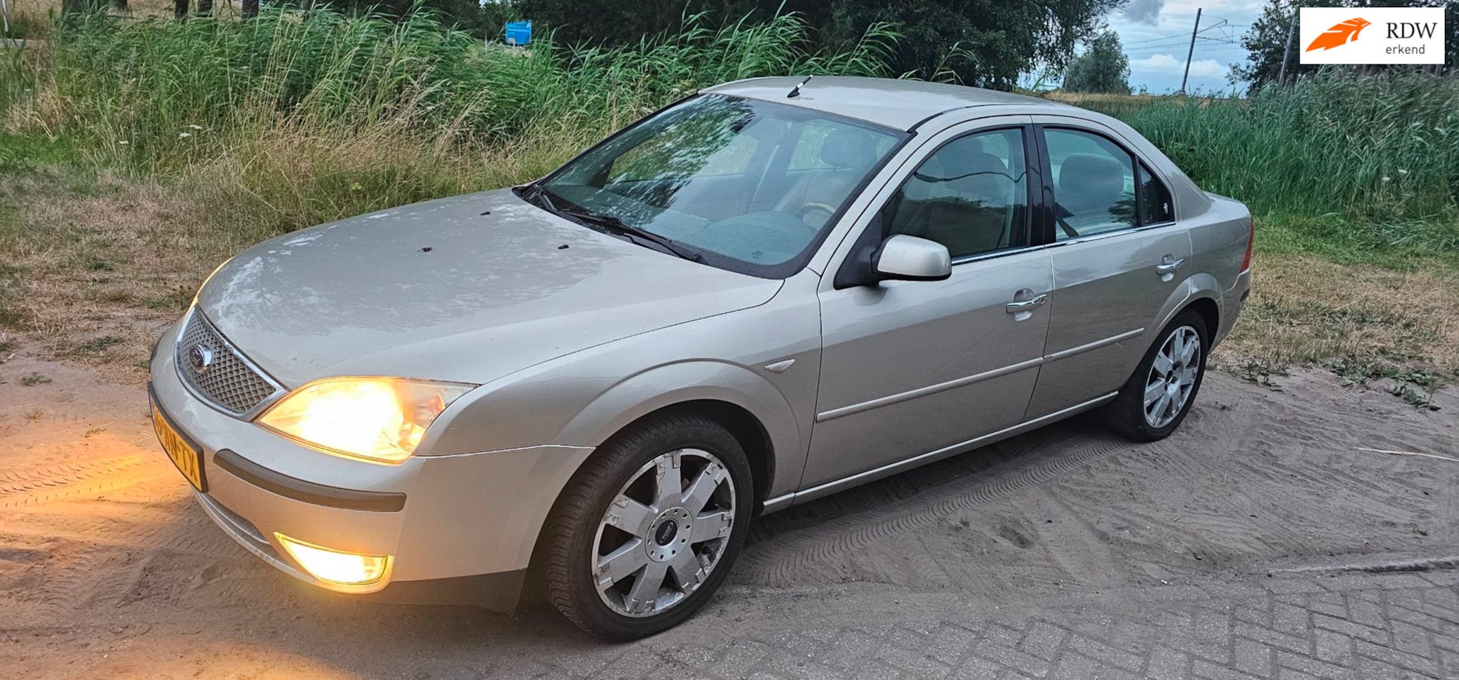 Ford Mondeo - 2.0-16V Ghia Executive automaat - AutoWereld.nl