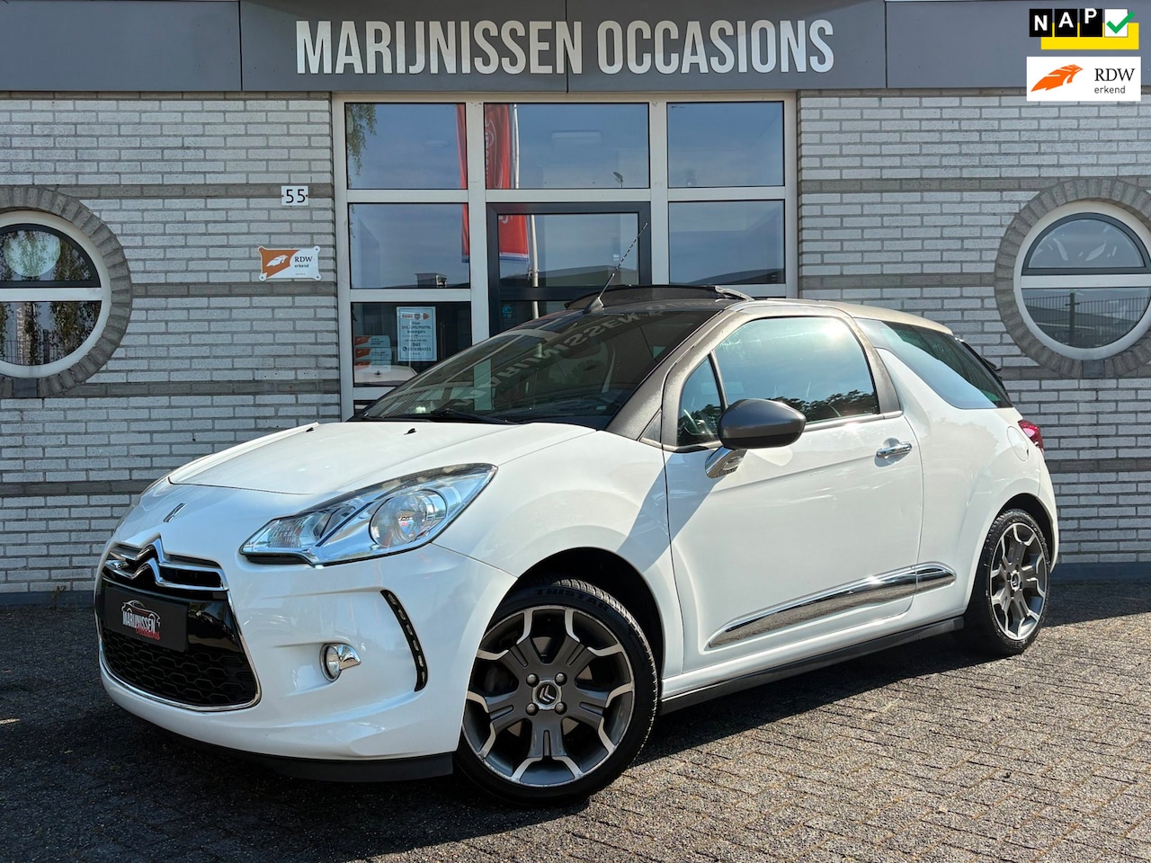 Citroën DS3 Cabrio - 1.6 THP Sport Chic |Airco,PDC,Navi,CarPlay| - AutoWereld.nl