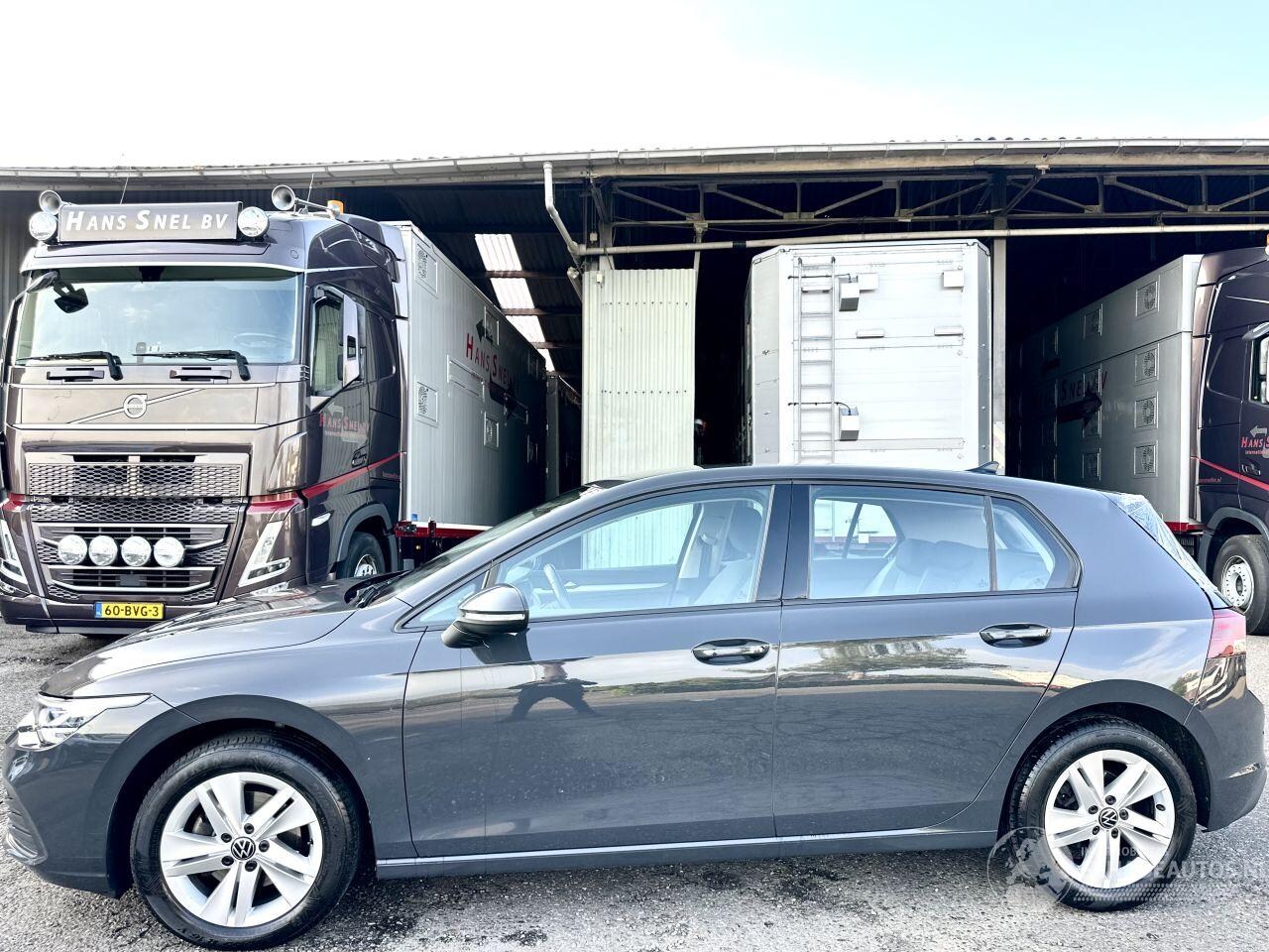 Volkswagen Golf - 1.0 TSI 110pk 6-bak Life Edition 5drs - nap - virtual - carplay - front + line assist - sf - AutoWereld.nl