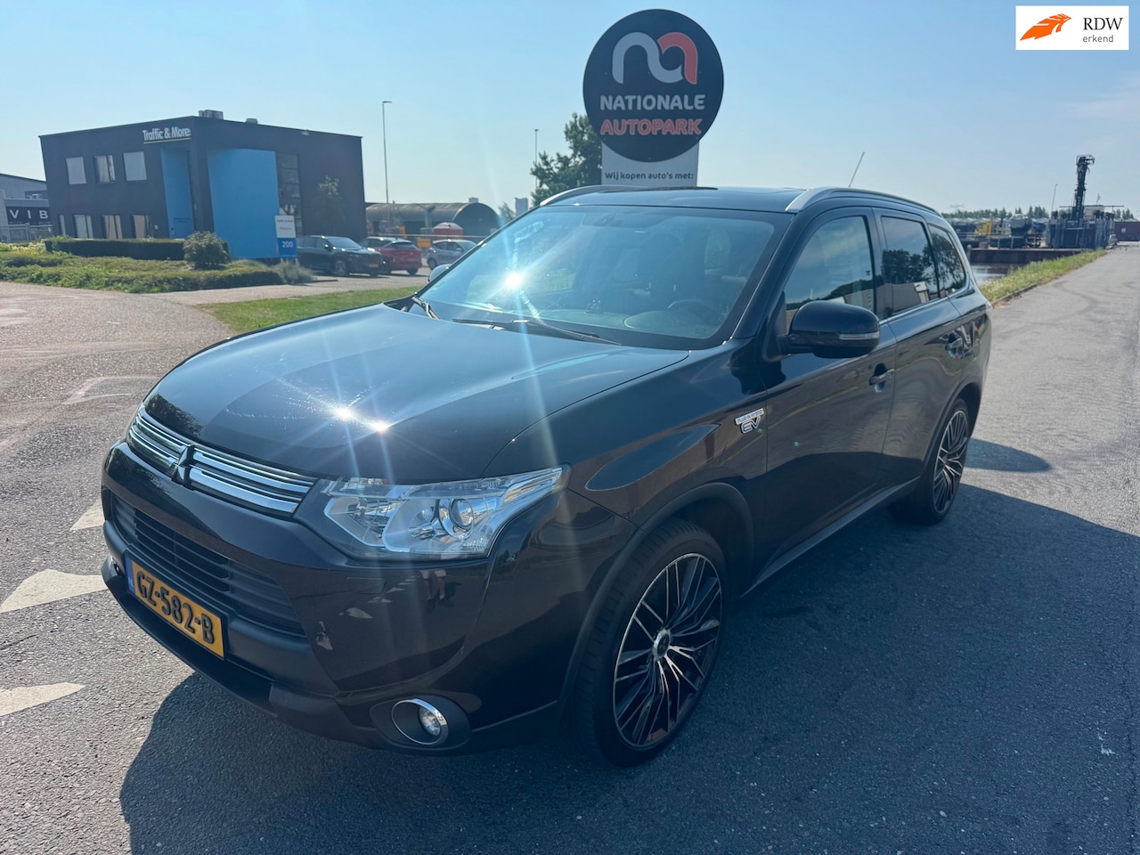 Mitsubishi Outlander - | 2015 | 2.0 PHEV Limited Edition X-Line | Automaat | Export en Handel - AutoWereld.nl