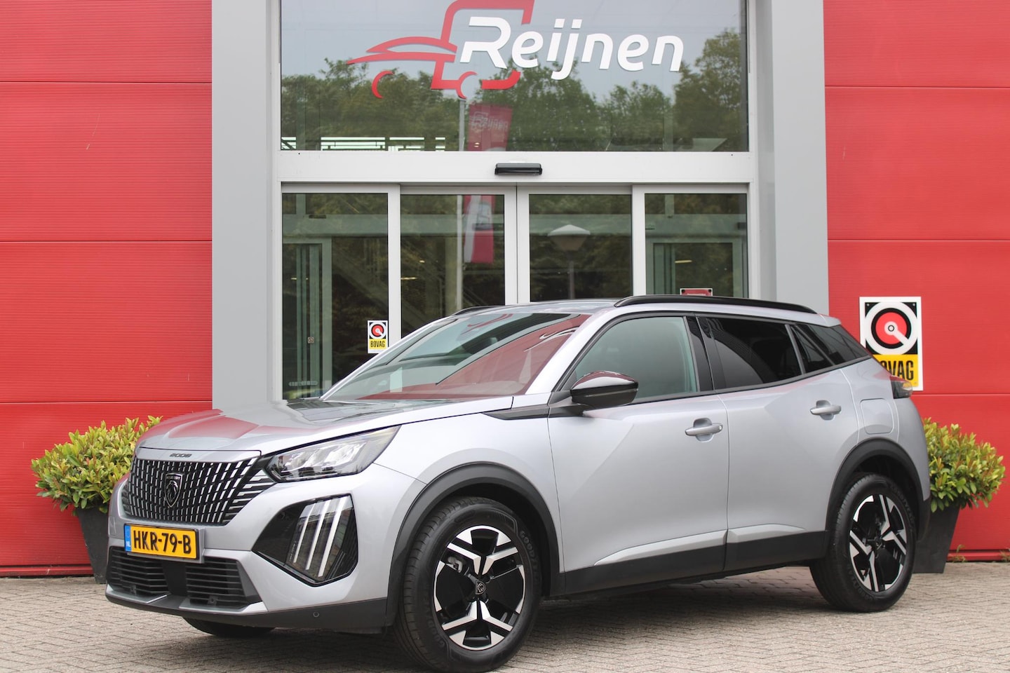 Peugeot 2008 - 1.2 100PK ALLURE | NAVIGATIE | PARKEERSENSOREN VOOR + ACHTER | KEYLESS ENTRY/START | LICHT - AutoWereld.nl