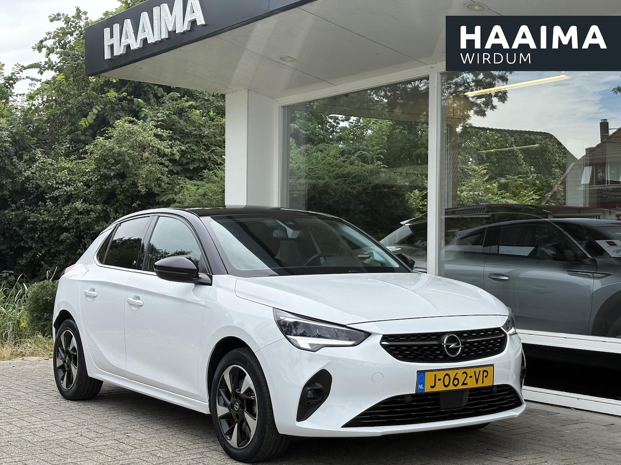 Opel Corsa-e - Elegance 50 kWh | Winterpakket | Panoramadak | SoH 87% | Lederen bekleding | Navigatie | 1 - AutoWereld.nl
