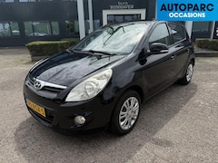 Hyundai i20 - 1.2i i-Motion AIRCO, TREKHAAK, ELECTR RAMEN EN SPIEGELS, RIJDT PRIMA, SCHAAFPLEKJE LINKS A