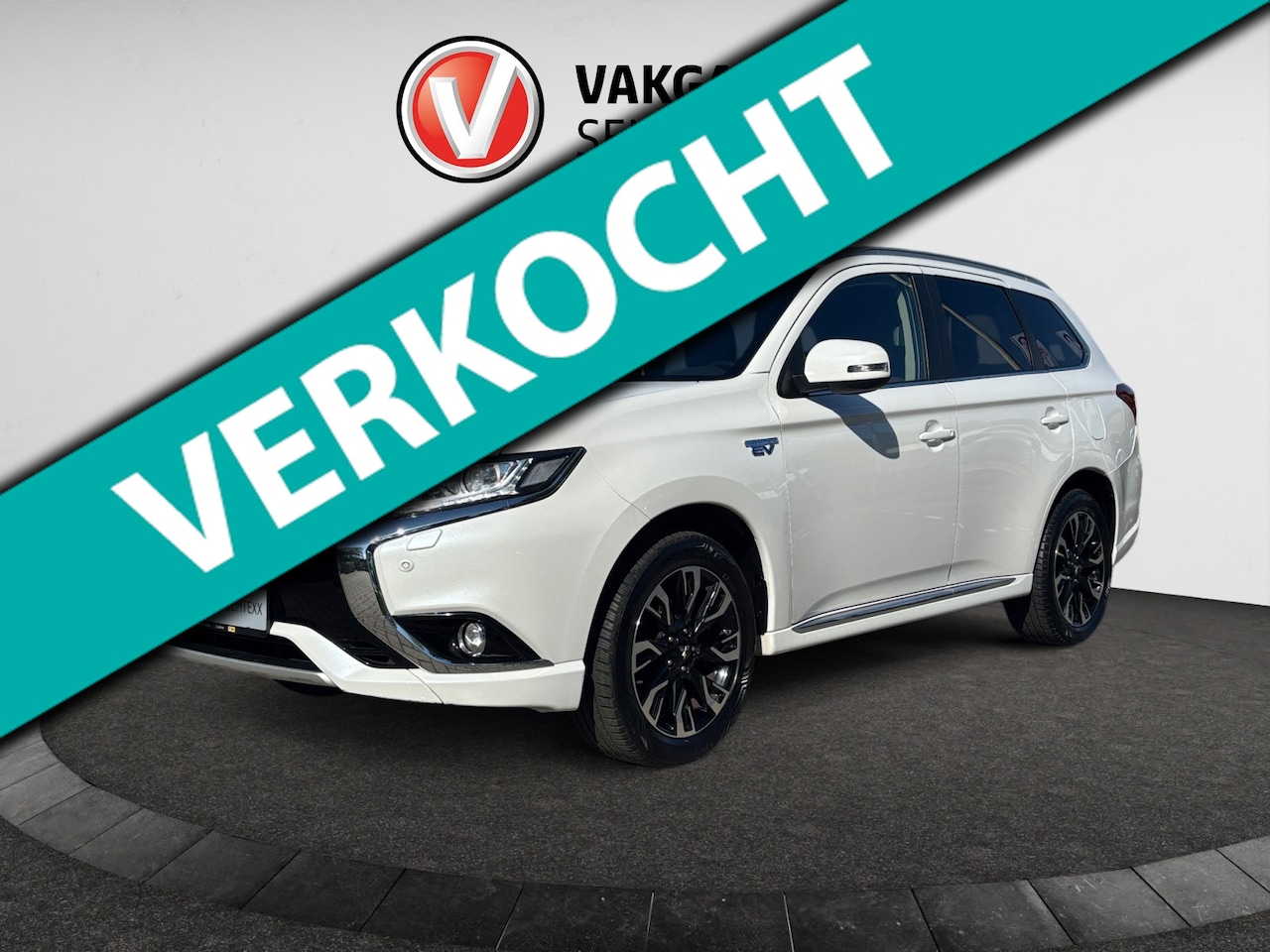 Mitsubishi Outlander - 2.0 PHEV Executive Edition |Trekhaak | Automaat | Clima | Navi | Camera | Leder | Originee - AutoWereld.nl