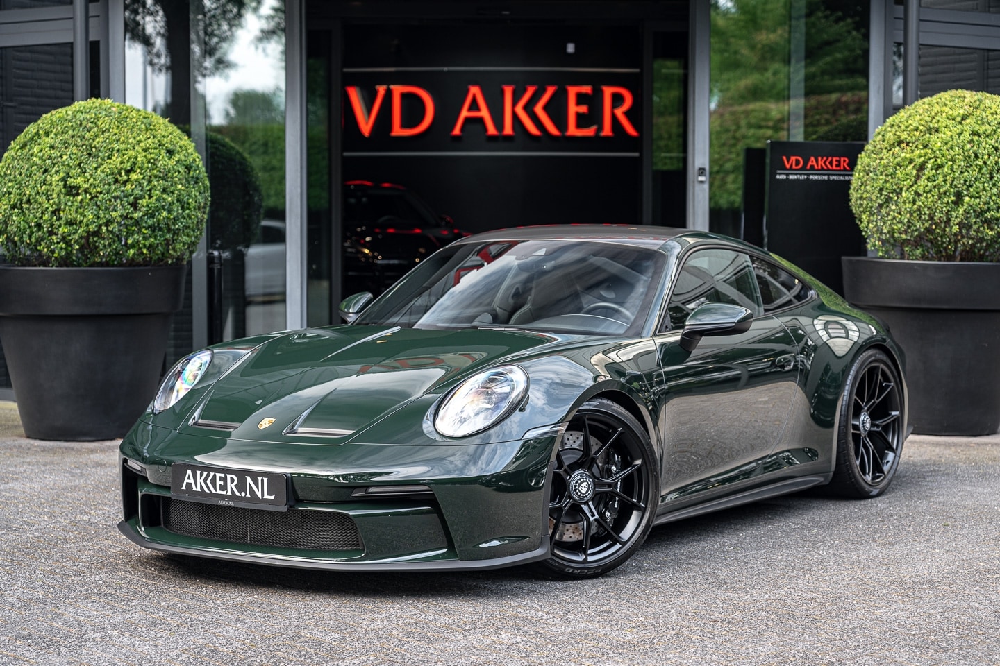Porsche 911 - 992 GT3 Touring | PTS Brewster Green | PPF Front | Carbon Dak | Touring Pakket Zwart - AutoWereld.nl