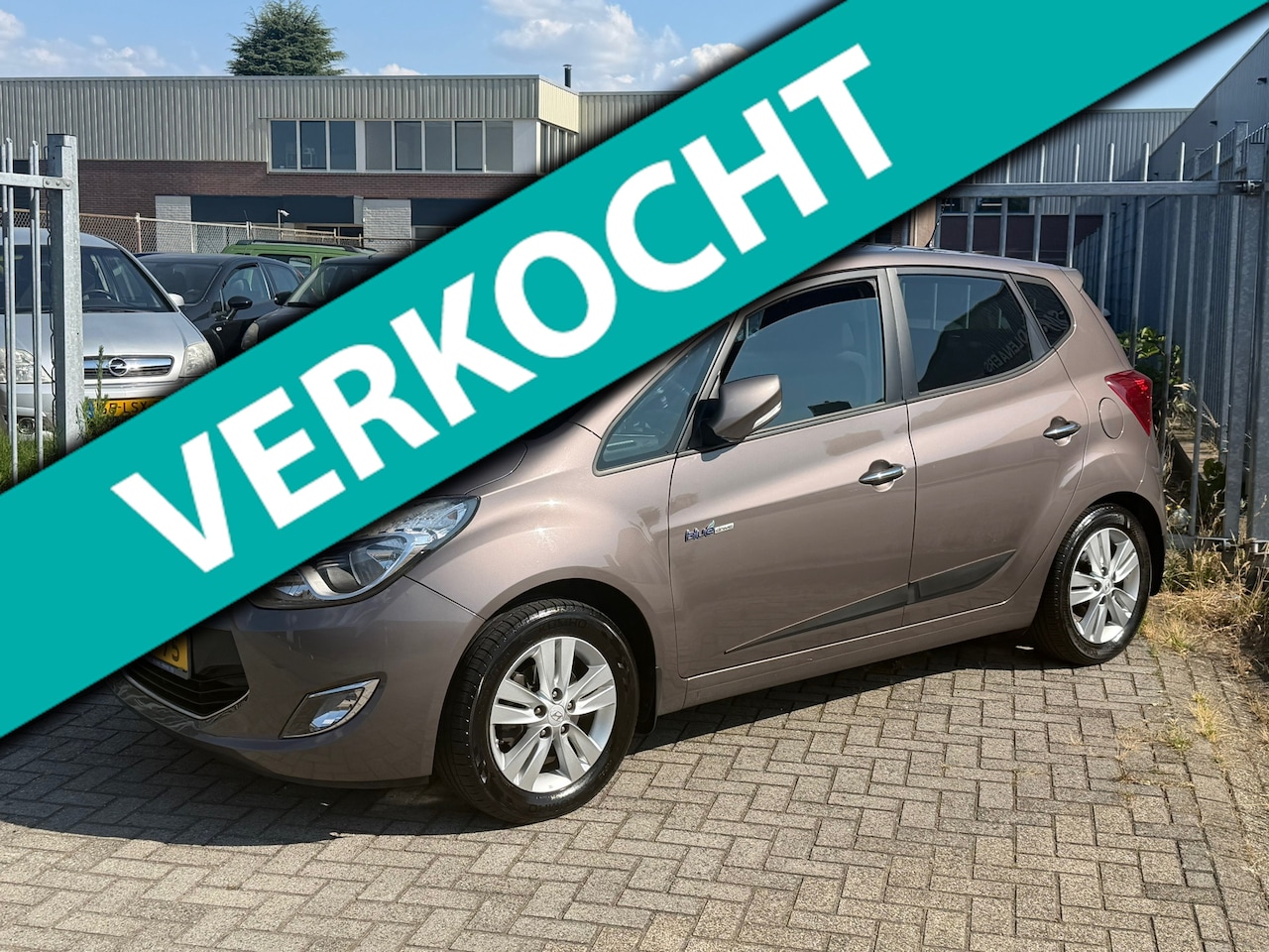 Hyundai ix20 - 1.4i Go! 90PK HOGE INSTAP NL AUTO NAP! NAVI l Camera l Trekhaak l LMV l AIRCO l MTF-STUUR! - AutoWereld.nl