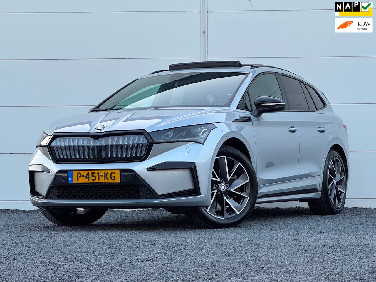 Skoda Enyaq iV - 80 Sportline Org NL Pano SOH 94% Warmtepomp Crystal lighting grill Keyless Sportonderstel - AutoWereld.nl