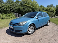 Opel Astra - 1.6 Enjoy, Airco, Cruise, Trekhaak, Nieuwe APK