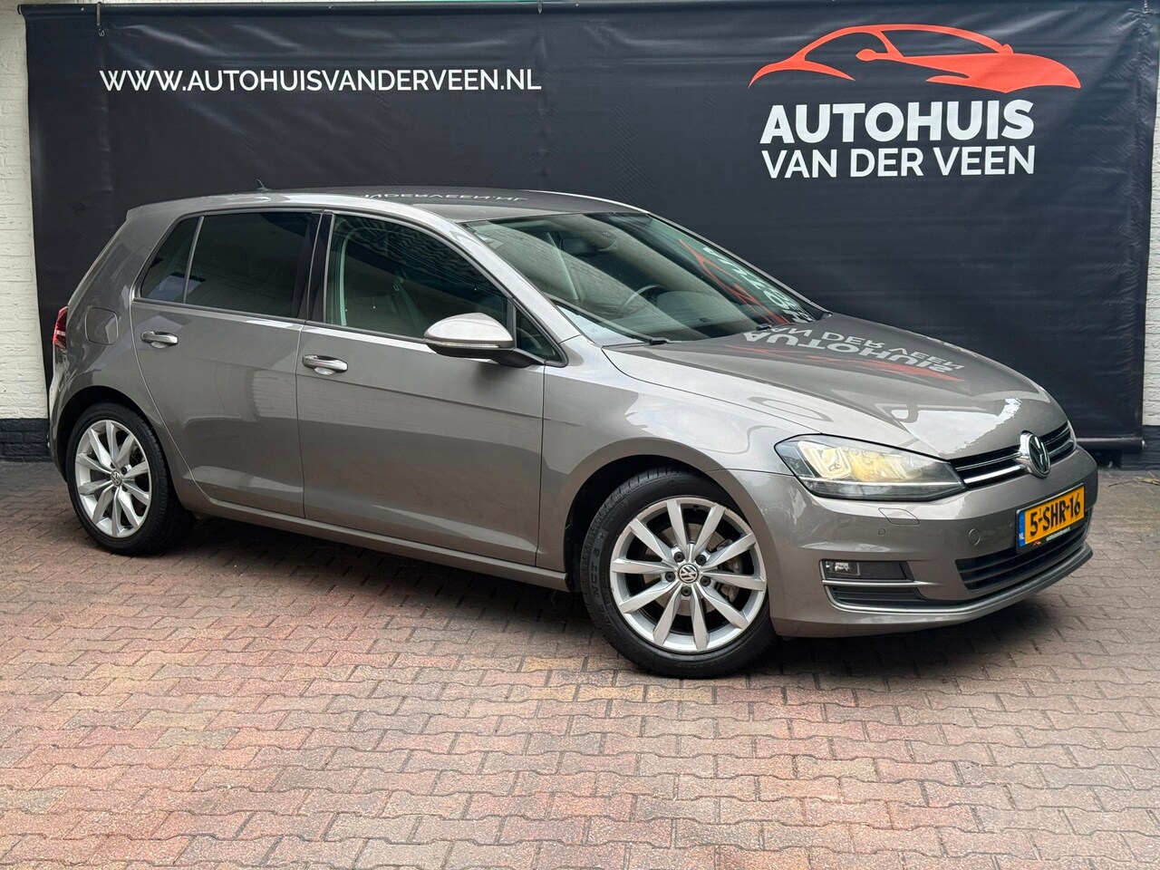 Volkswagen Golf - 1.2 TSI Highline 1.2 TSI Highline, Cruise/Navi/Clima/Keyless/Etc! - AutoWereld.nl