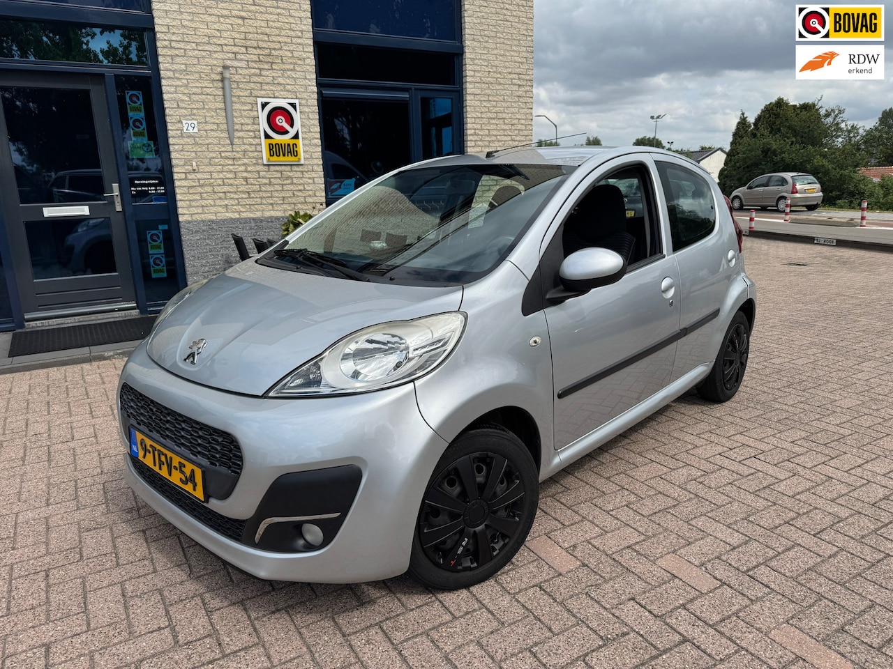 Peugeot 107 - 1.0 Active- airco- 5deurs- zeer zuinig - AutoWereld.nl