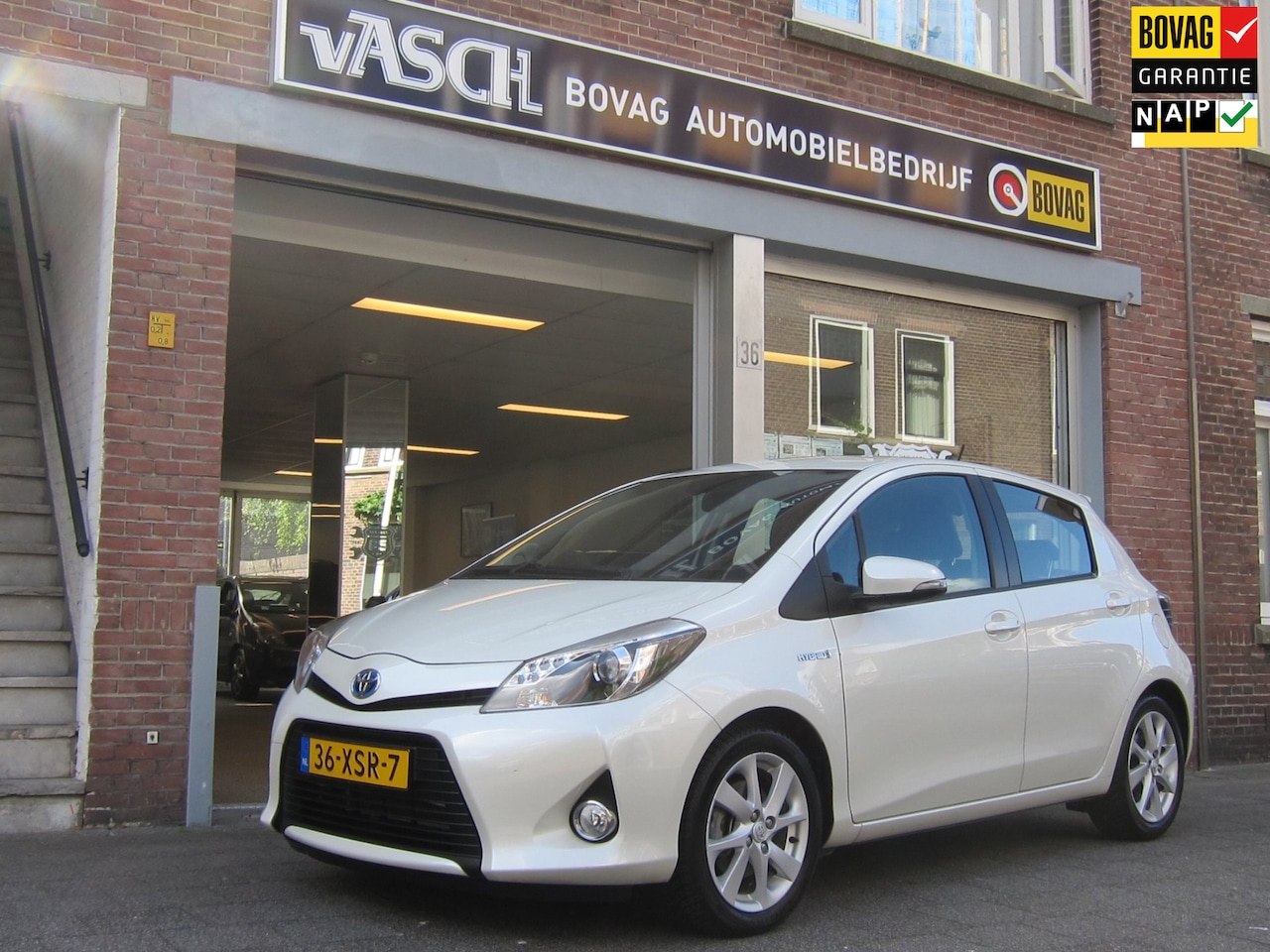 Toyota Yaris - 1.5 Full Hybrid Dynamic Leer All In Prijs - AutoWereld.nl