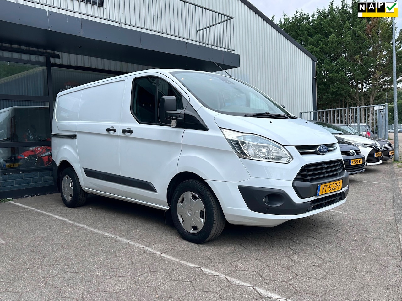 Ford Transit Custom - 270 2.2 TDCI L1H1 Trend/Airco/cruise/Camera//navTrekhaak/ - AutoWereld.nl