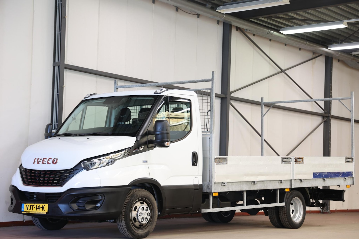 Iveco Daily - 35C18H 3.0 AUTOMAAT TREKHAAK OPEN LAADBAK - AutoWereld.nl