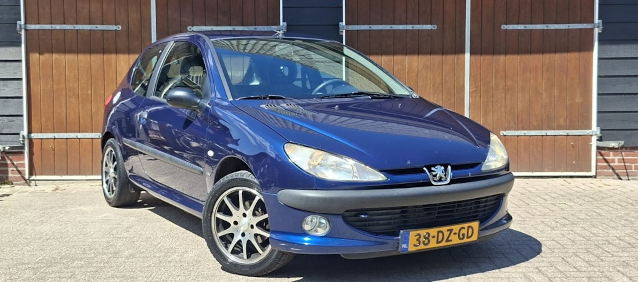 Peugeot 206 - 1.4 XR | Trekhaak | Lederen bekleding | APK tot 7-3-2027 | NAP - AutoWereld.nl
