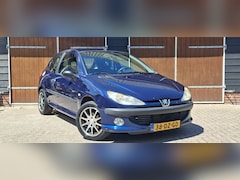 Peugeot 206 - 1.4 XR | Trekhaak | Lederen bekleding | APK tot 7-3-2027 | NAP