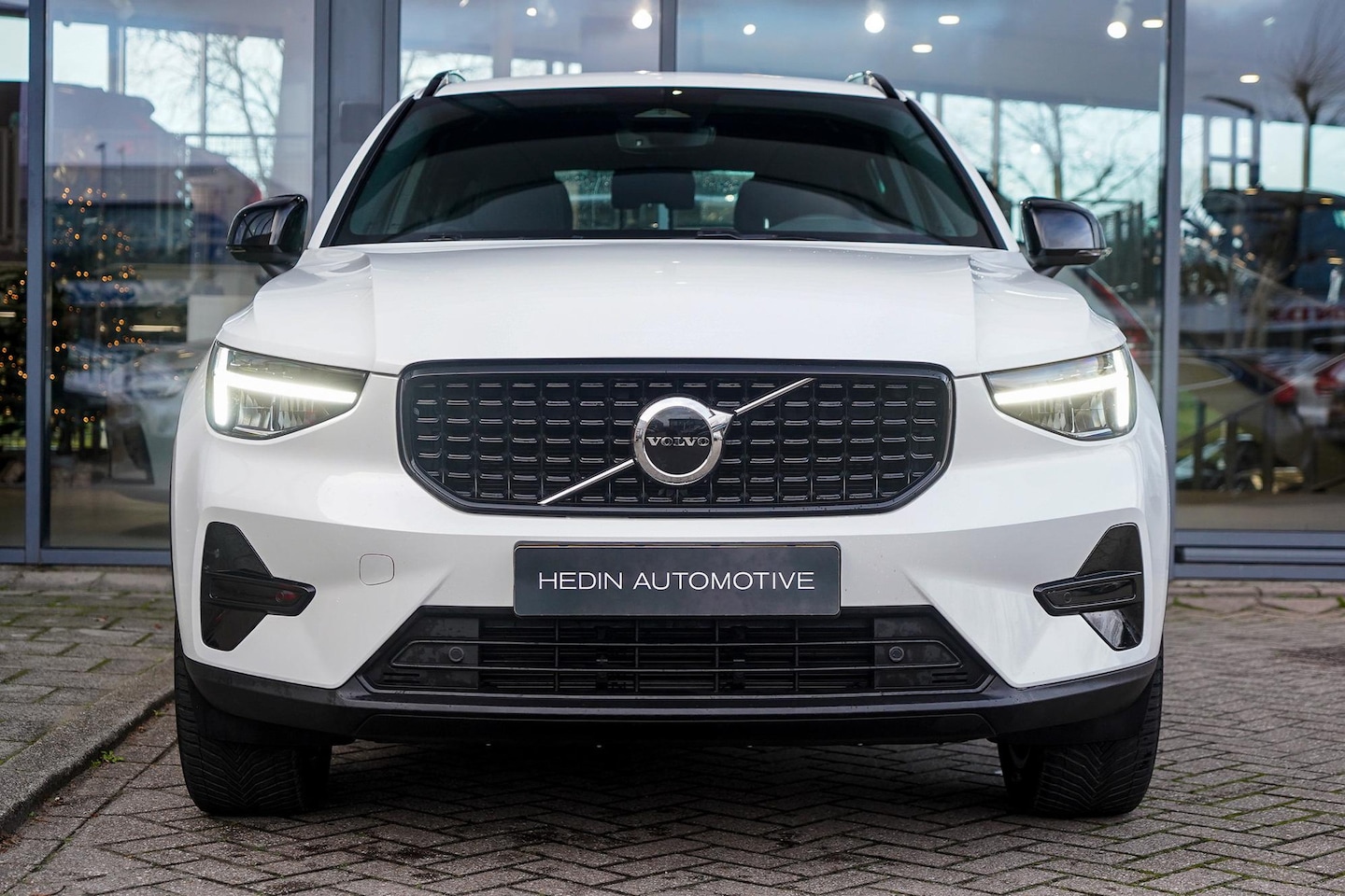Volvo XC40 - 2.0 B4 Plus Dark | 2.000 kg trekgewicht!| ALL Season banden | Adaptieve Cruise Control | - AutoWereld.nl