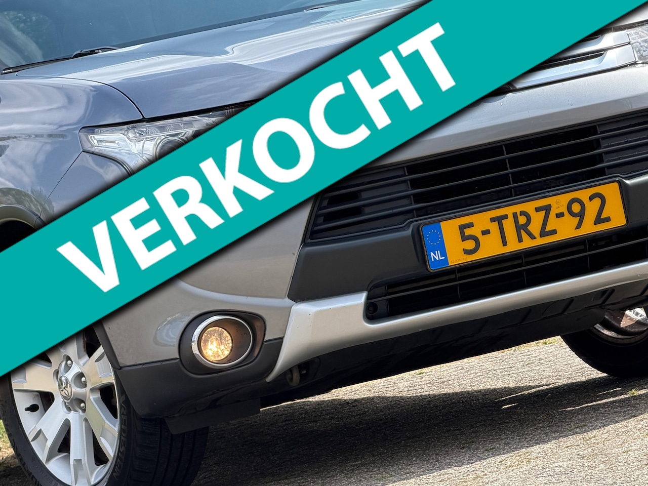 Mitsubishi Outlander - 2.0 Instyle 4WD 7 pers. Automaat - Titanium Grey - Leder/Nav/Camera - AutoWereld.nl