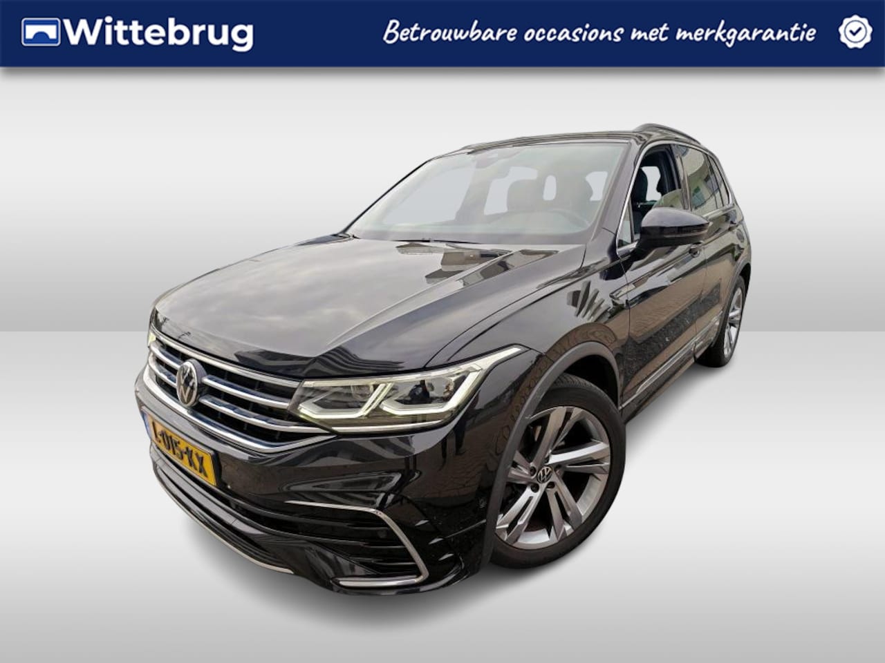 Volkswagen Tiguan - 1.5 TSI R-Line / AUTOMAAT/ PANO/ ACC/ PARK.SENSOREN V+A/ CAMERA/ CRUISE/ DIGITAL DASH/ NAV - AutoWereld.nl