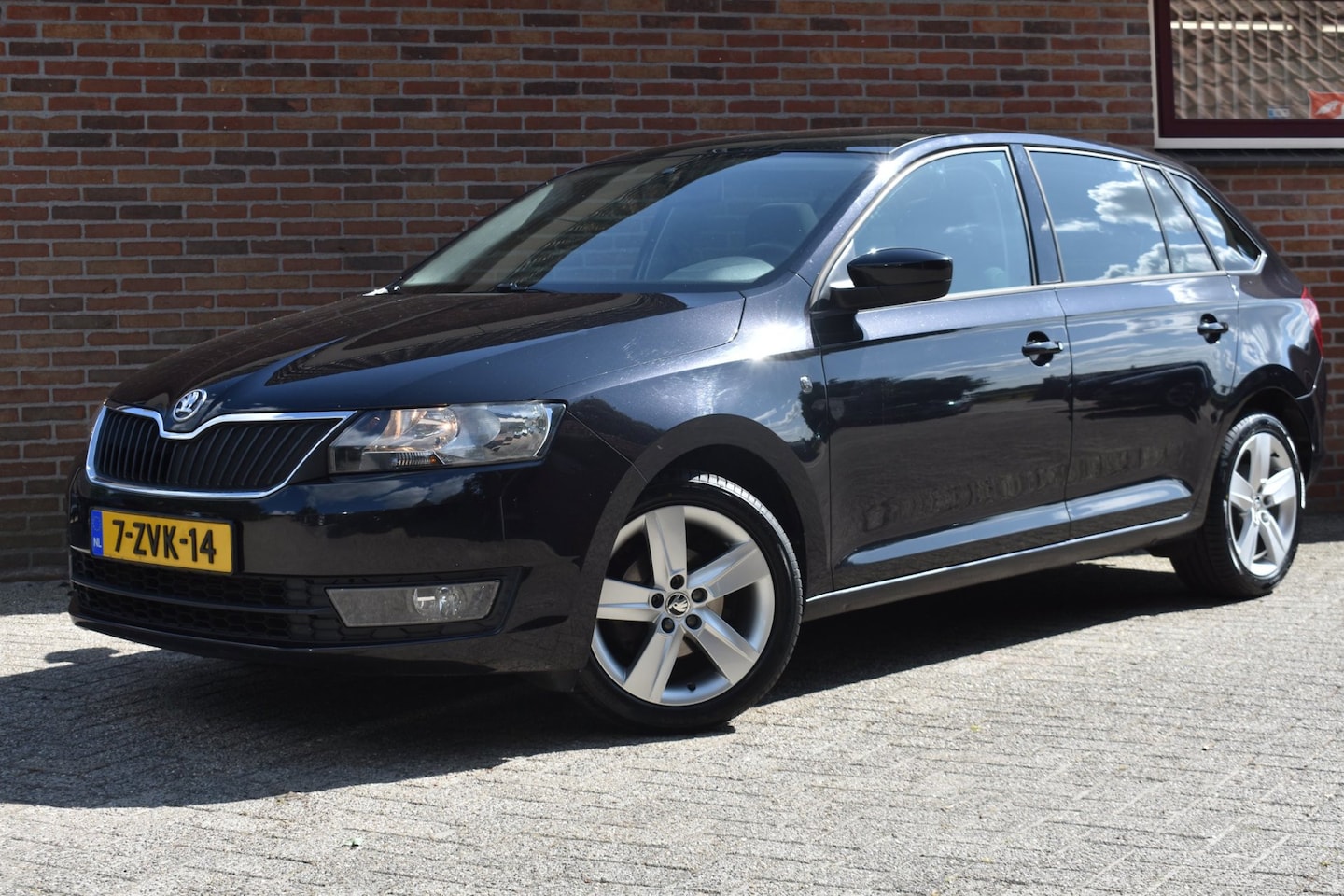 Skoda Rapid Spaceback - 1.2 TSI Greentech Style Edition '15 Pano Airco Navi Cruise - AutoWereld.nl