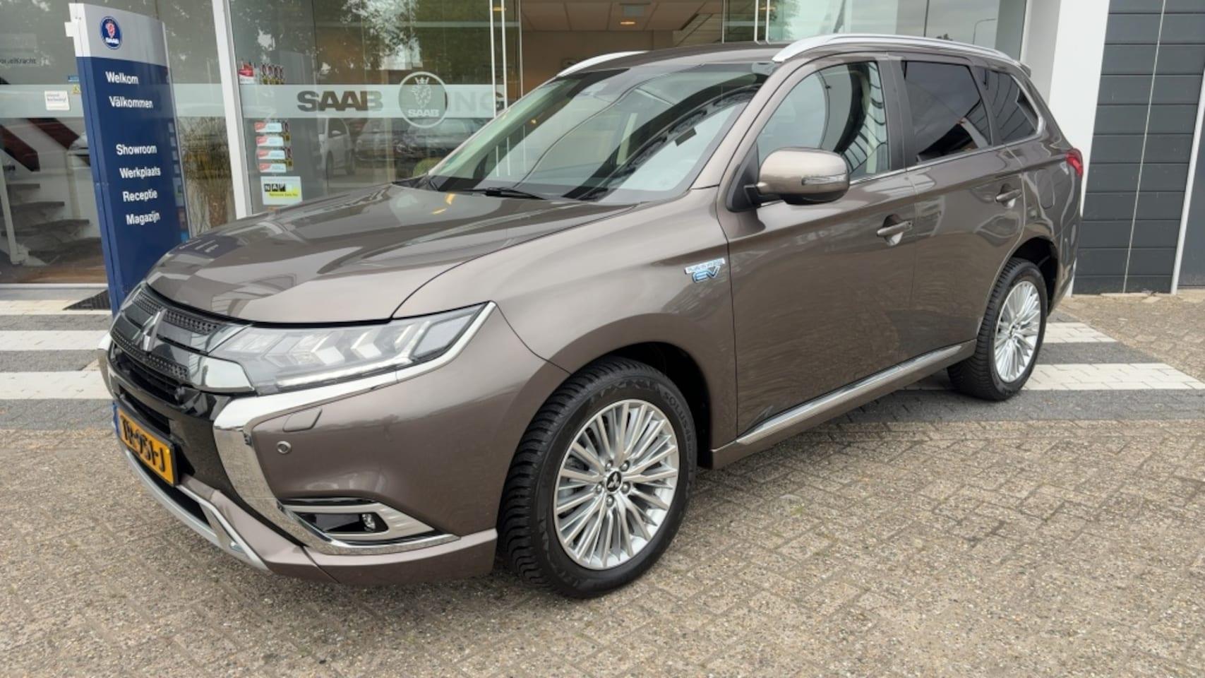 Mitsubishi Outlander - 2.4 PHEV Intense+ Stoelverwarming Cruise Control - AutoWereld.nl