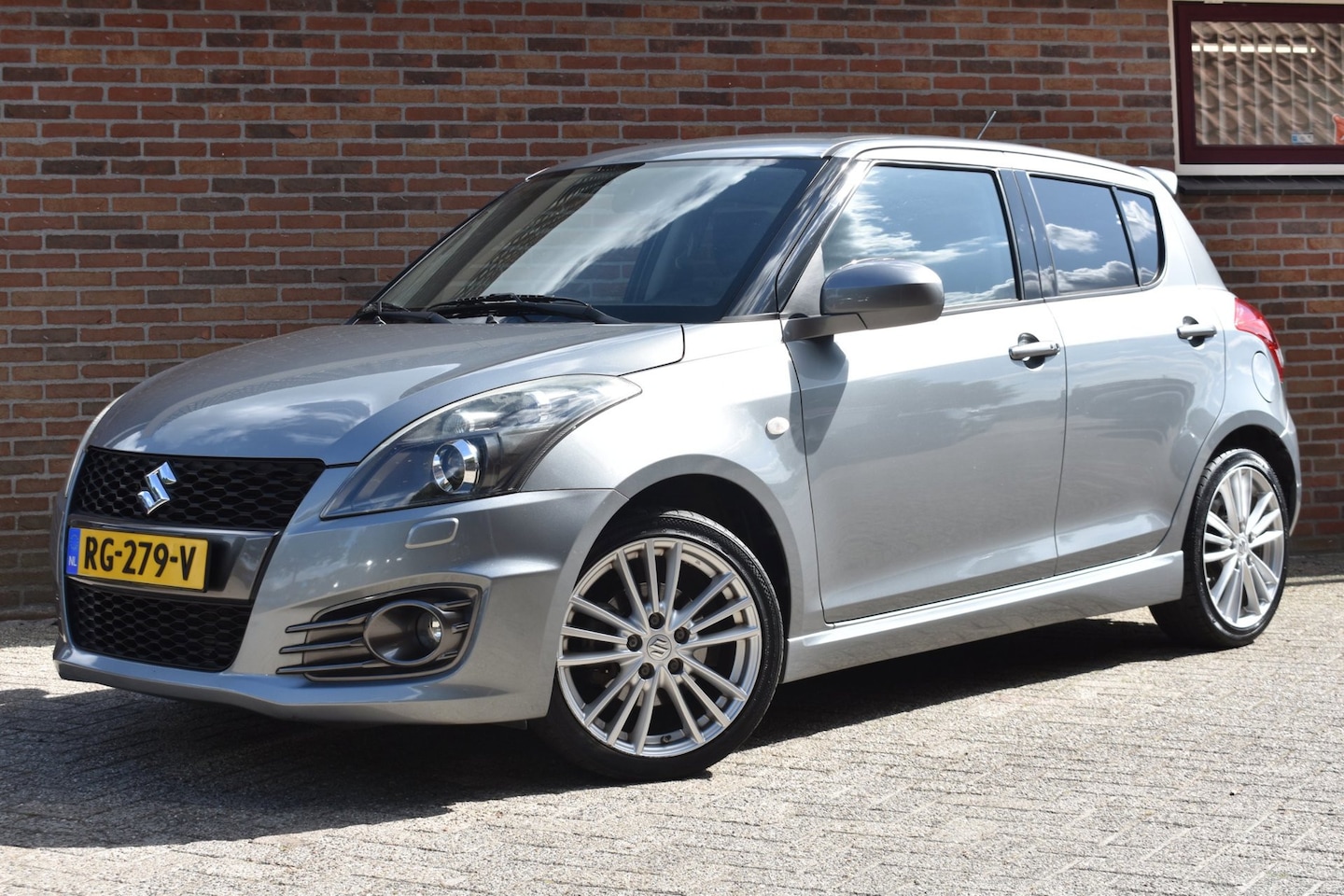 Suzuki Swift - 1.6 Sport '15 Xenon Navi Clima Cruise Inruil mogelijk - AutoWereld.nl