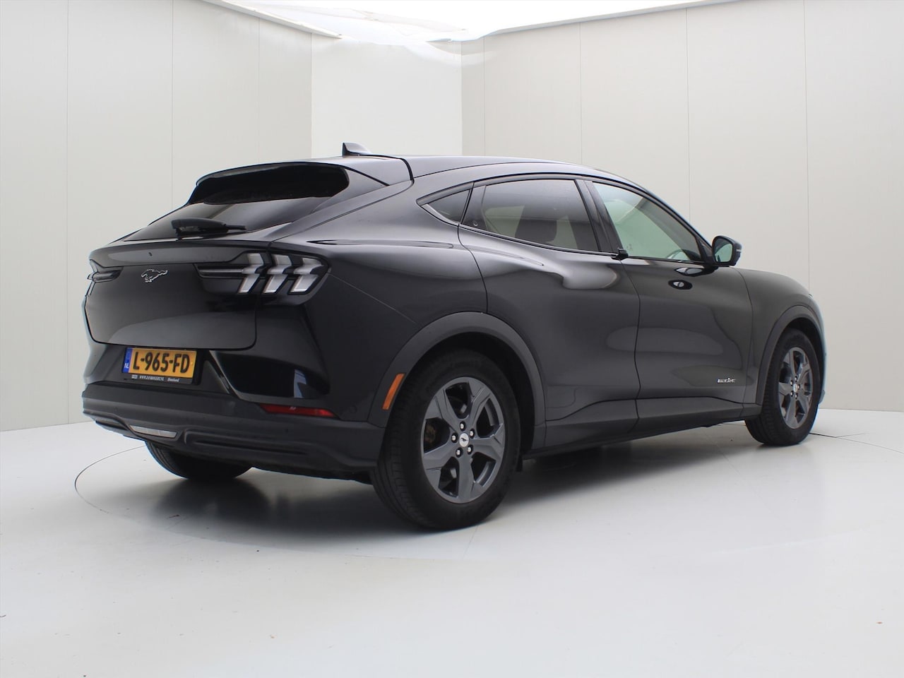 Ford Mustang Mach-E - 75kWh 258pk RWD 96% SoH [ PANODAK+LEDER+CARPLAY+STOEL/STUURWIELVERWARMING ] - AutoWereld.nl