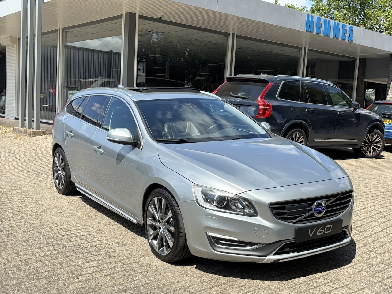 Volvo V60 - 3.0 T6 AWD Summum Polestar Schuifdak ACC Keyless standkachel - AutoWereld.nl
