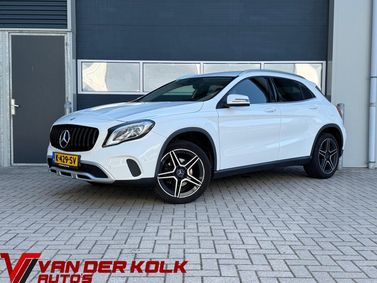 Mercedes-Benz GLA-Klasse - 180 Business Solution AMG Upgrade Edition | Camera | Xenon | Leder | Navigatie | Cruise | - AutoWereld.nl