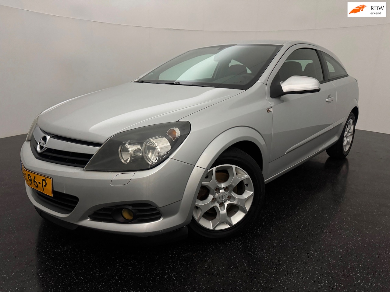 Opel Astra GTC - 1.6 Business 1.6 Business - AutoWereld.nl