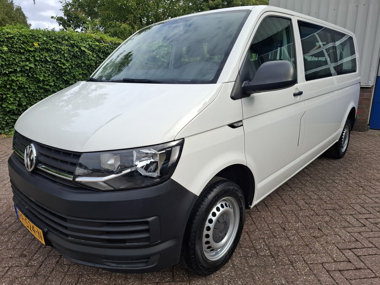 Volkswagen Transporter Kombi - 2.0 TSI L2H1 19995.- INCL BTW 9-PERS. BENZINE 150PK - AutoWereld.nl