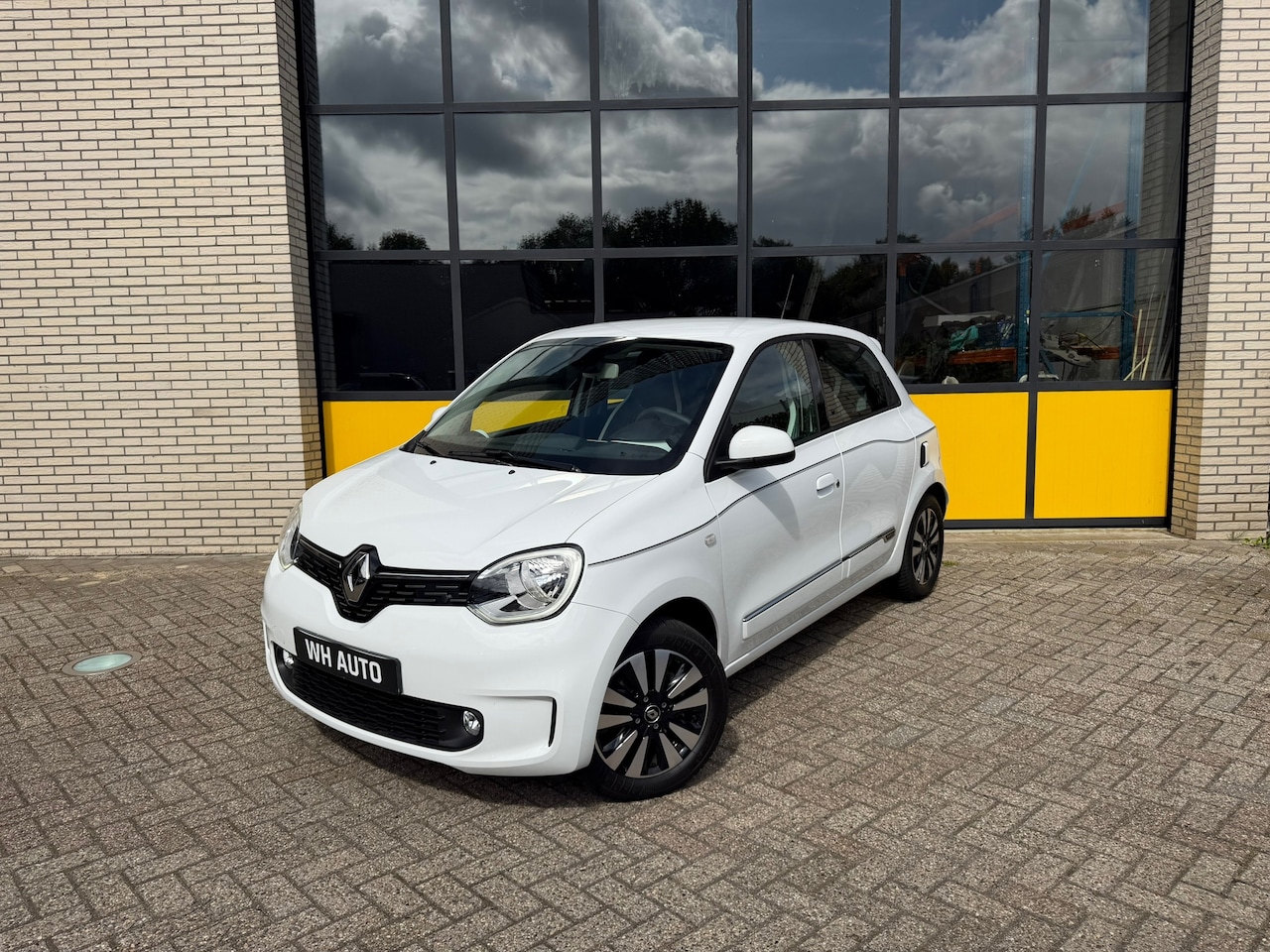 Renault Twingo - 90PK Automaat, Groot scherm, stoelverwarming & Apple / Android auto TCe Intens - AutoWereld.nl