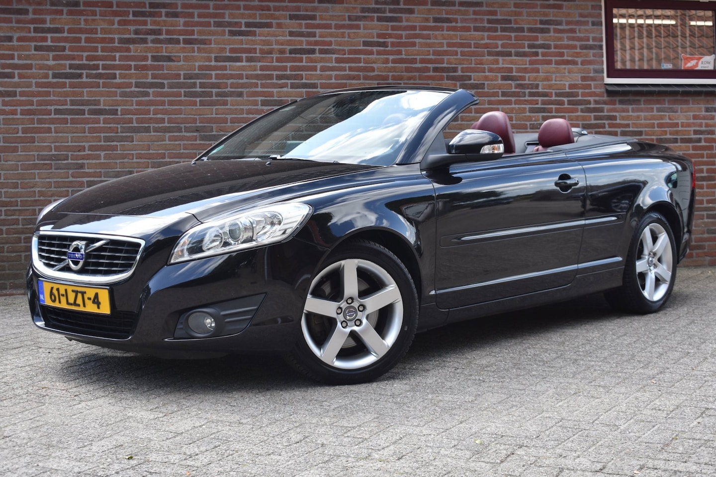 Volvo C70 Convertible - 2.0 D3 Momentum '10 Xenon Leder Clima Navi Cruise - AutoWereld.nl